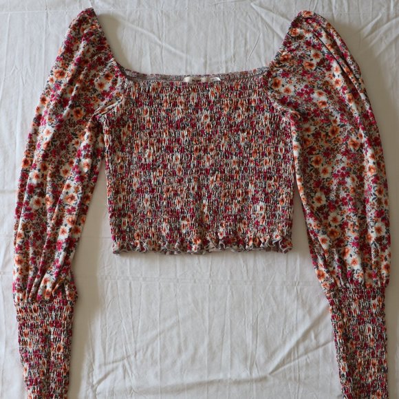 Francesca’s Mi Ami Floral Puff Sleeve Blouse Red White Size M - Picture 2 of 4